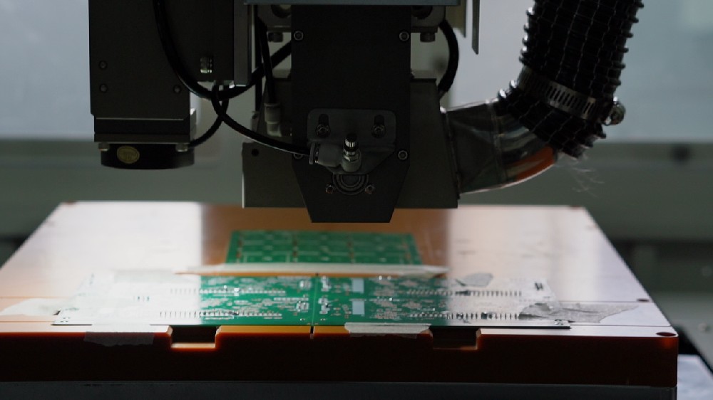 PCB分板机切割边缘出现毛刺怎么解决？